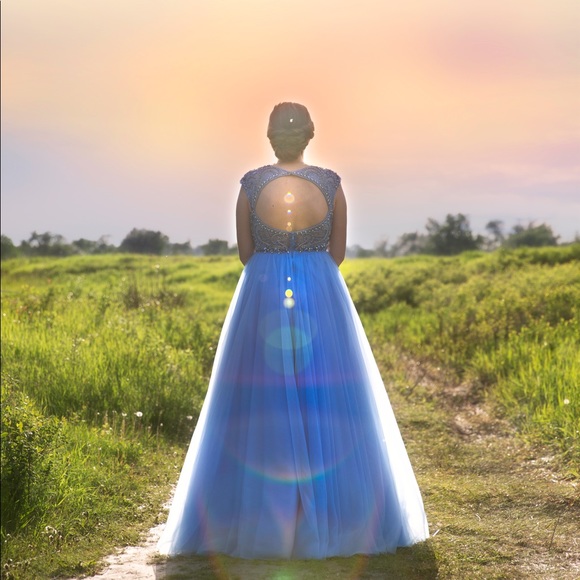 Meet your Posher, Nicole - Picture 1 of 1